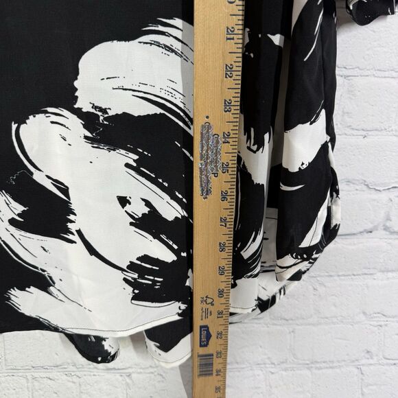 Catherines Tunic Blouse Women Plus 1X Black White Roll Tab Sleeve Abstract Artsy - Picture 8 of 8